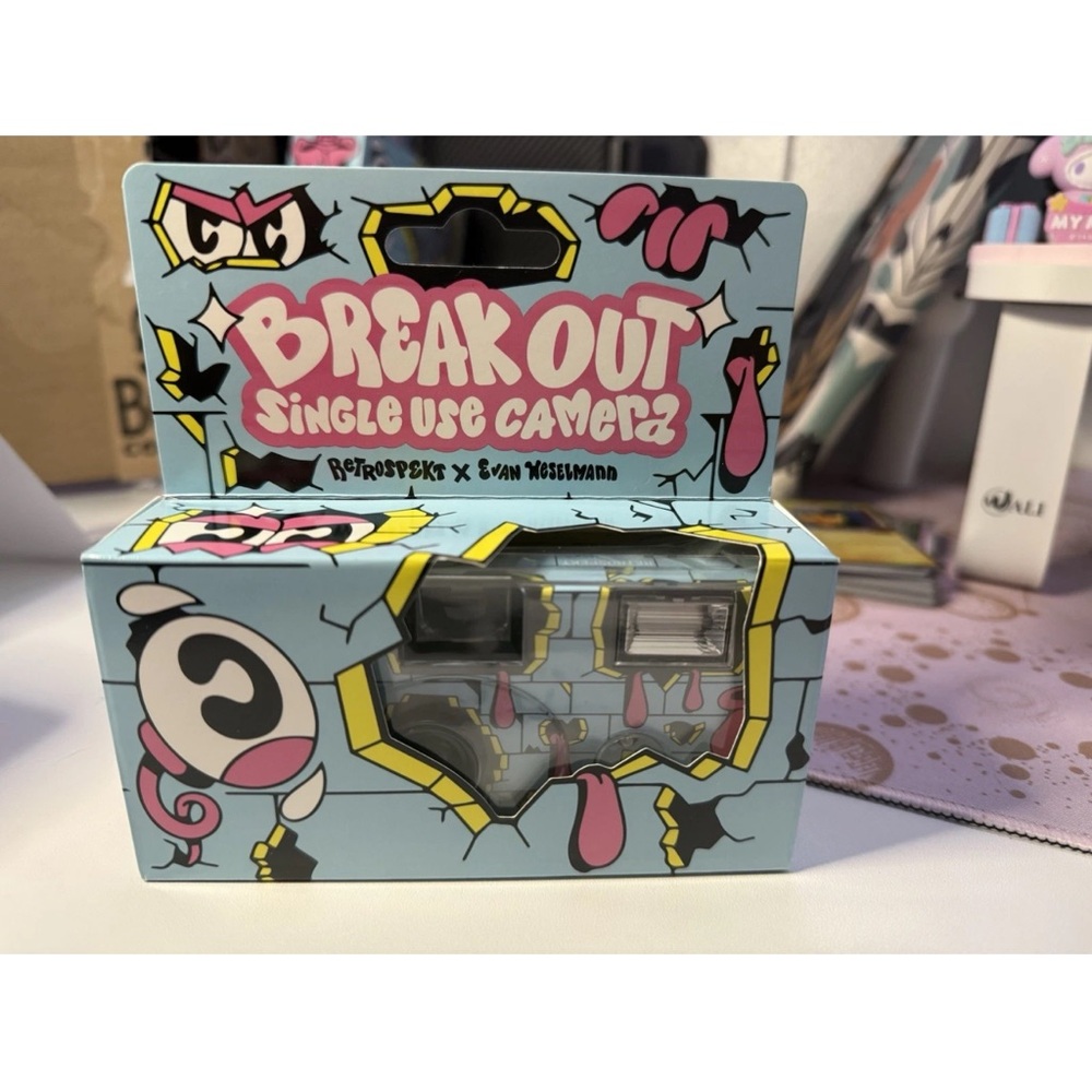 EVAN "BREAK OUT" SIMPLE-USE 35MM FILM CAMERA WITH FILM (27 EXPOSURES) BRAND NEW